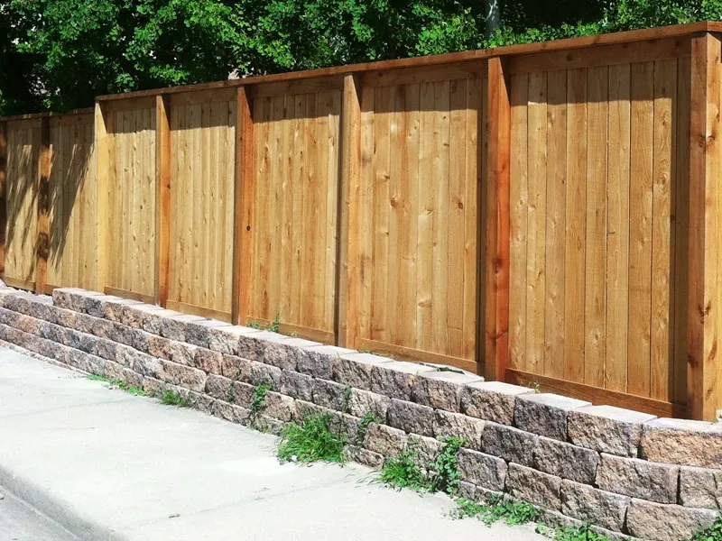 Чем обработать деревянный забор от гниения: дешево и надолго