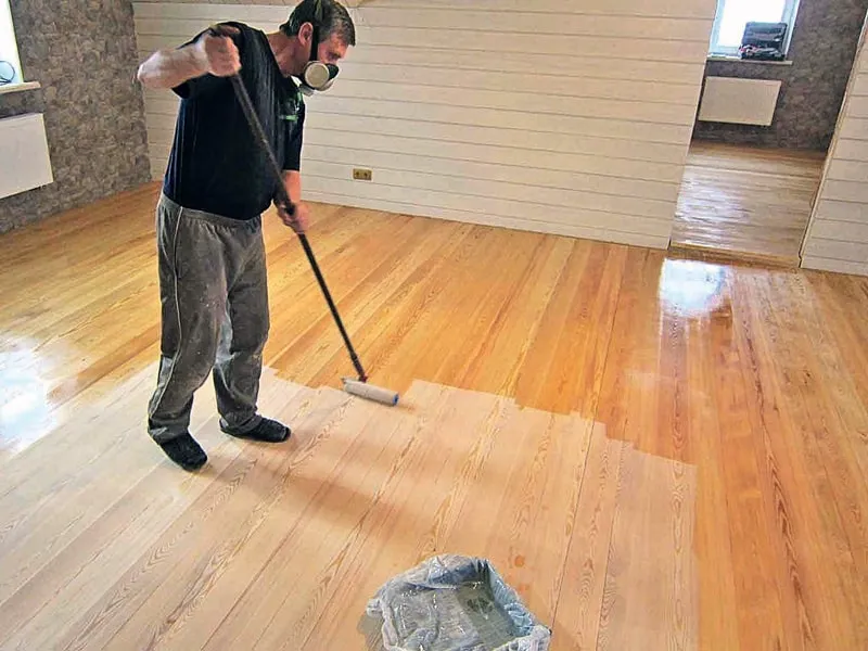 Чем покрыть деревянный пол в квартире: лаком, воском, маслом