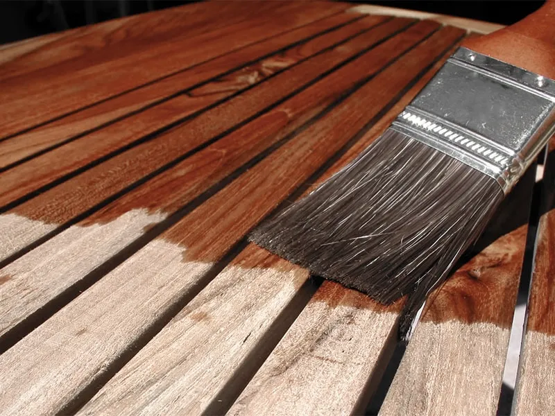 Чем обработать древесину для долговечности: методы ухода за деревом